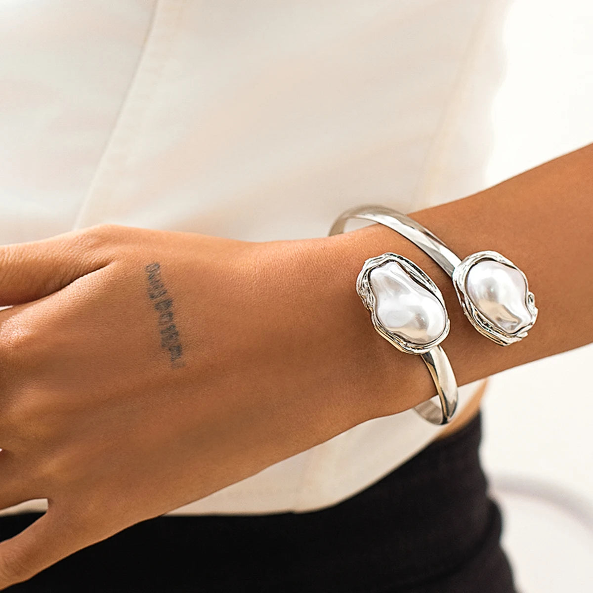 Lucia Gole - Chunky Pearl Bracelet Ring Set