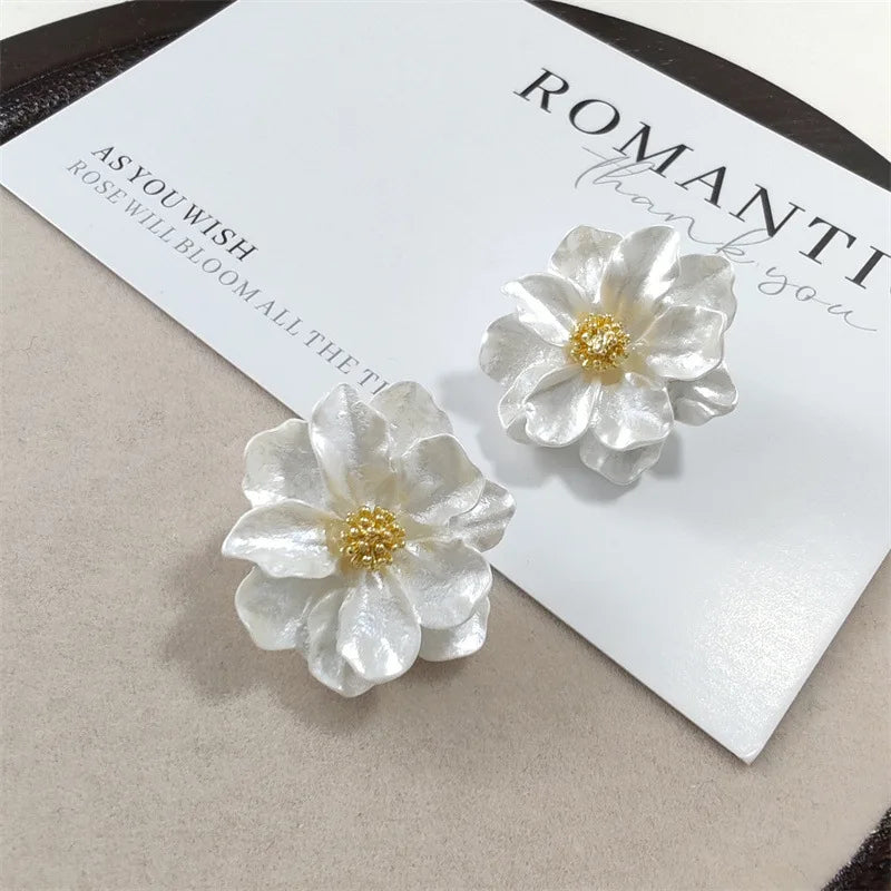 Lucia Gole White Acrylic Flower Stud Earrings – Folded Floral Style