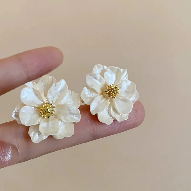 Lucia Gole White Acrylic Flower Stud Earrings – Folded Floral Style