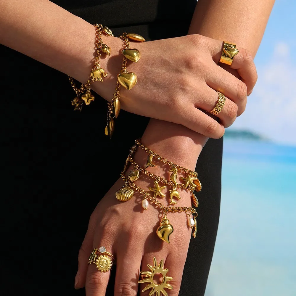 Lucia Gole - Shell bracelets