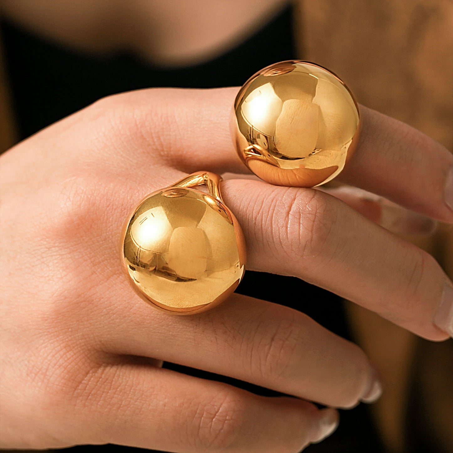 Lucia Gole - Striking Chunky Rings