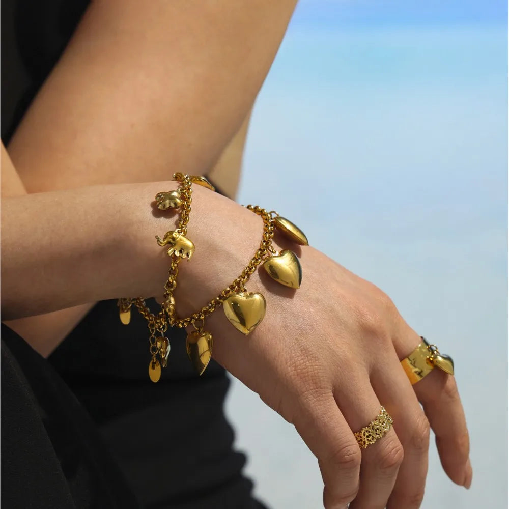 Lucia Gole - Shell bracelets