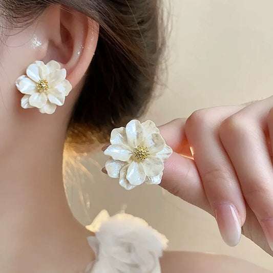 Lucia Gole White Acrylic Flower Stud Earrings – Folded Floral Style