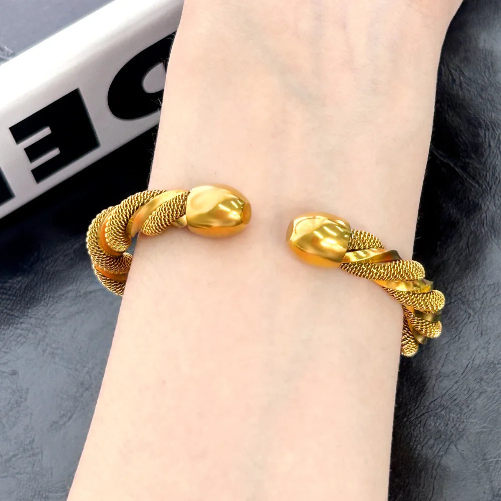 Lucia Gole: Vintage Gold Twist Chain Bracelet Bangle - Lucia Gole