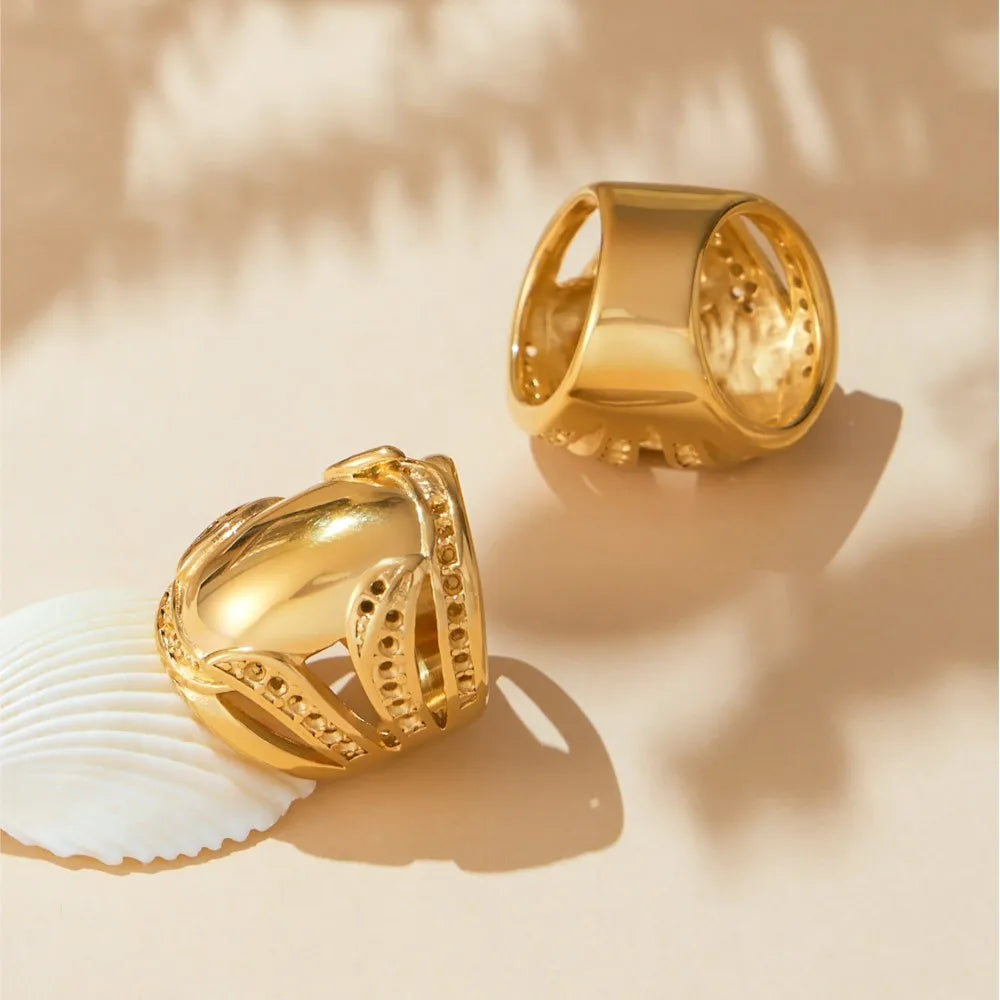 Lucia Gole – Vintage Bold Gold Statement Ring