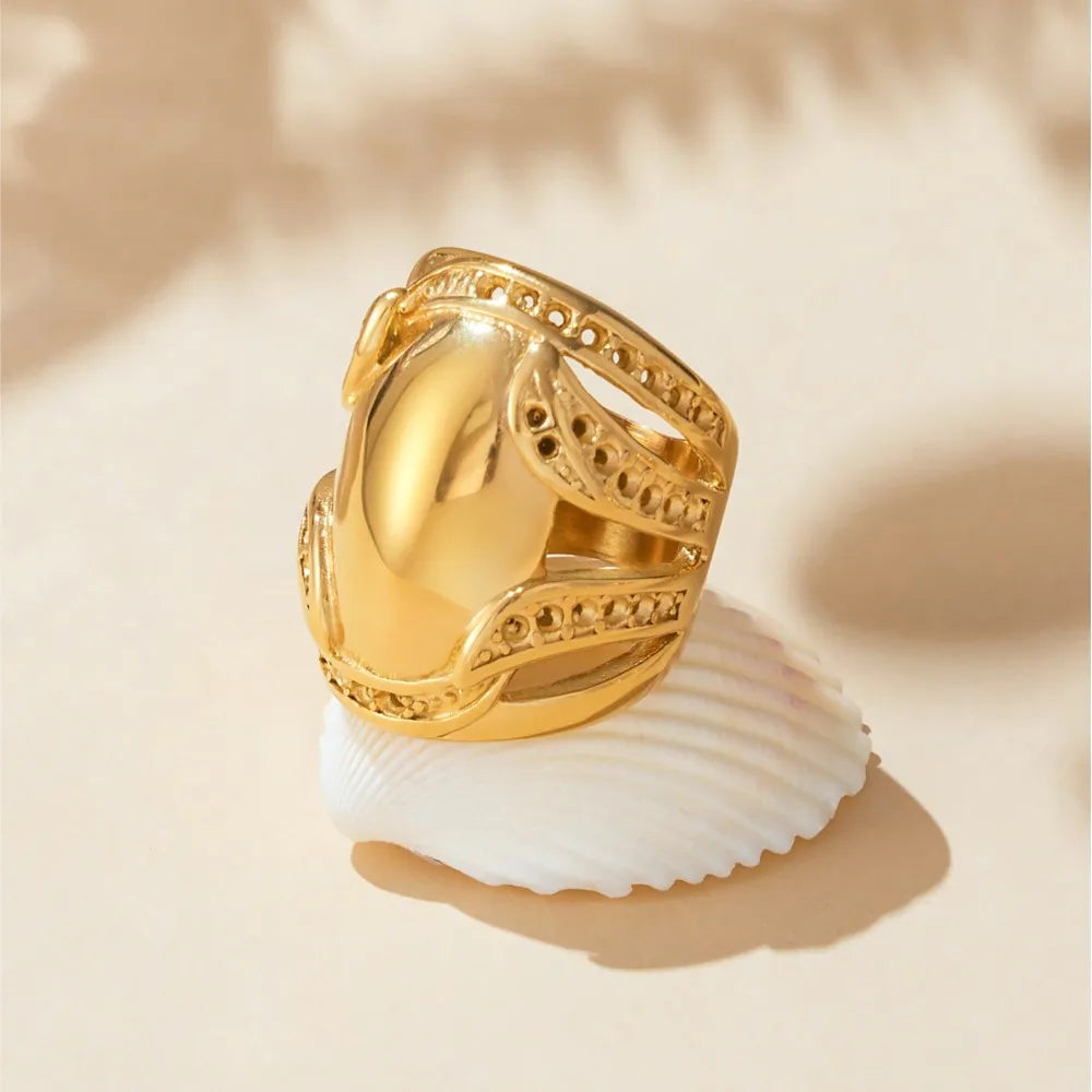 Lucia Gole – Vintage Bold Gold Statement Ring