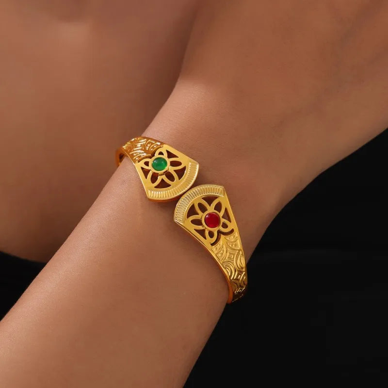 Lucia Gole – Vintage Hollow Stainless Steel Bangle