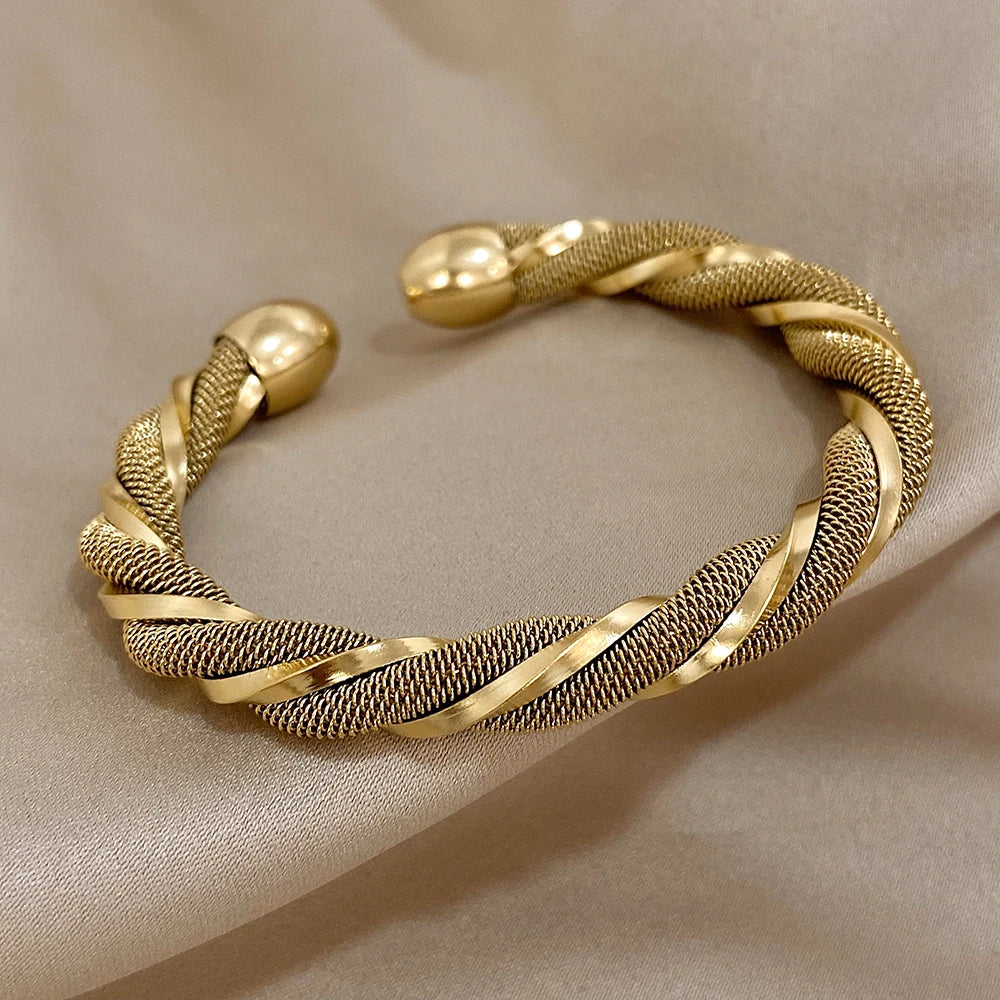 Lucia Gole: Vintage Gold Twist Chain Bracelet Bangle - Lucia Gole