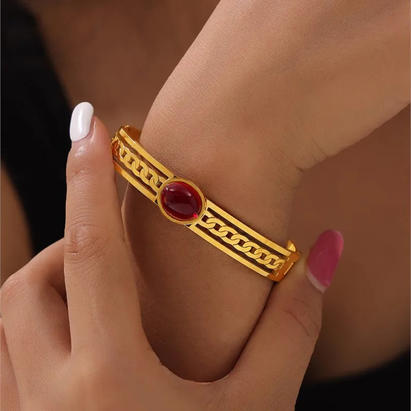 Lucia Gole – Vintage Hollow Stainless Steel Bangle