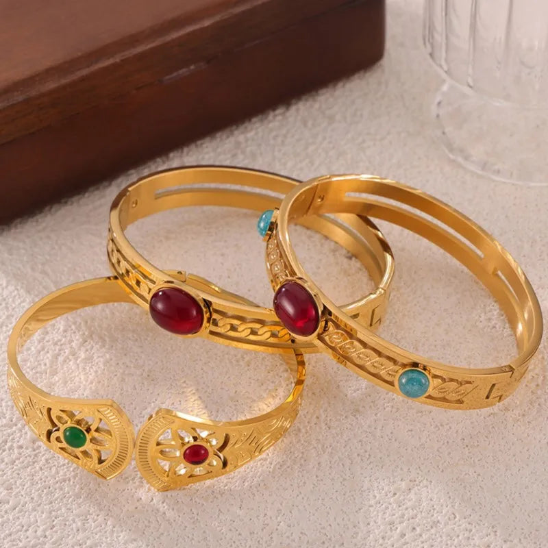 Lucia Gole – Vintage Hollow Stainless Steel Bangle