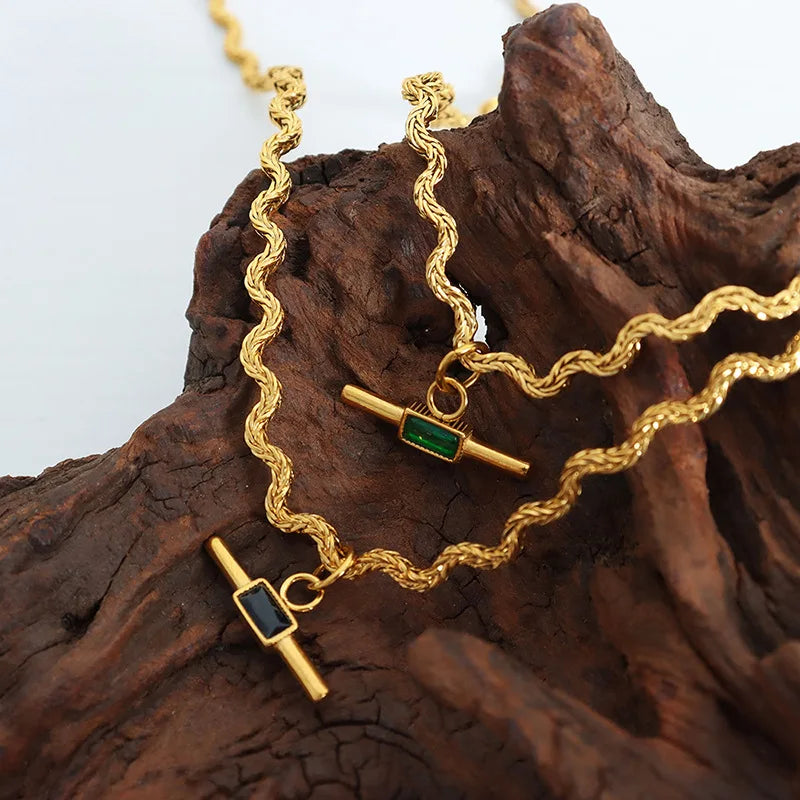Lucia Gole – Wavy Line Necklace with Green or Black Glass