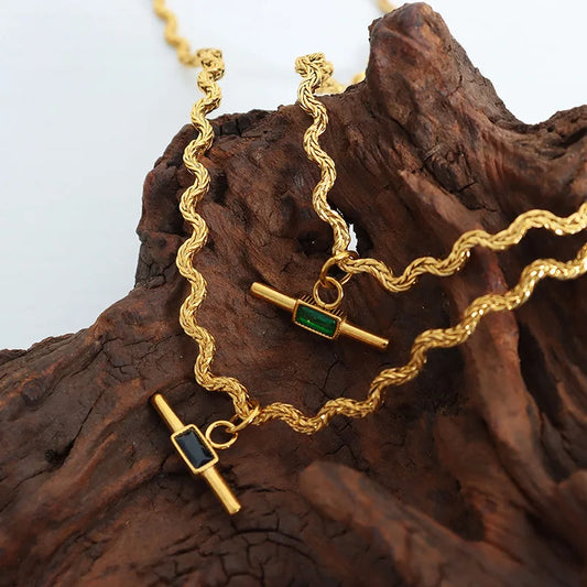 Lucia Gole – Wavy Line Necklace with Green or Black Glass