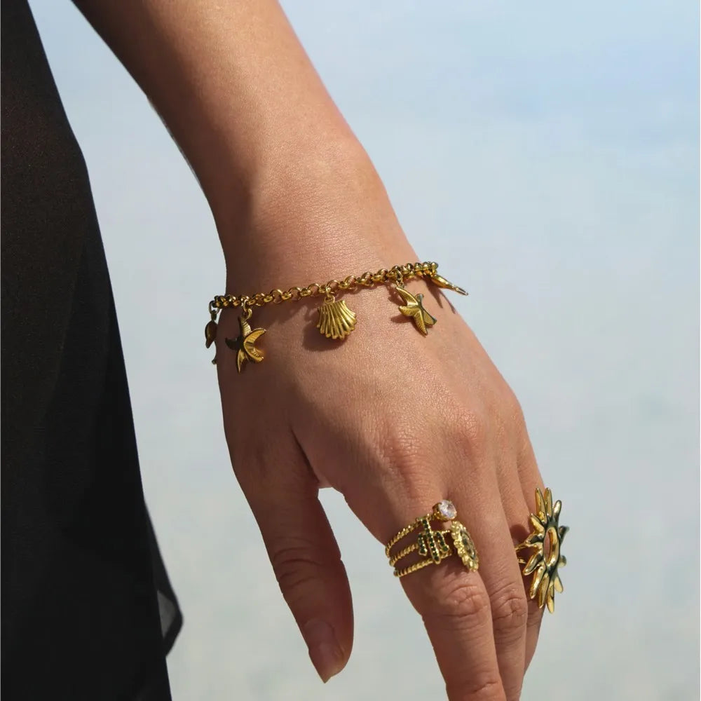 Lucia Gole - Shell bracelets