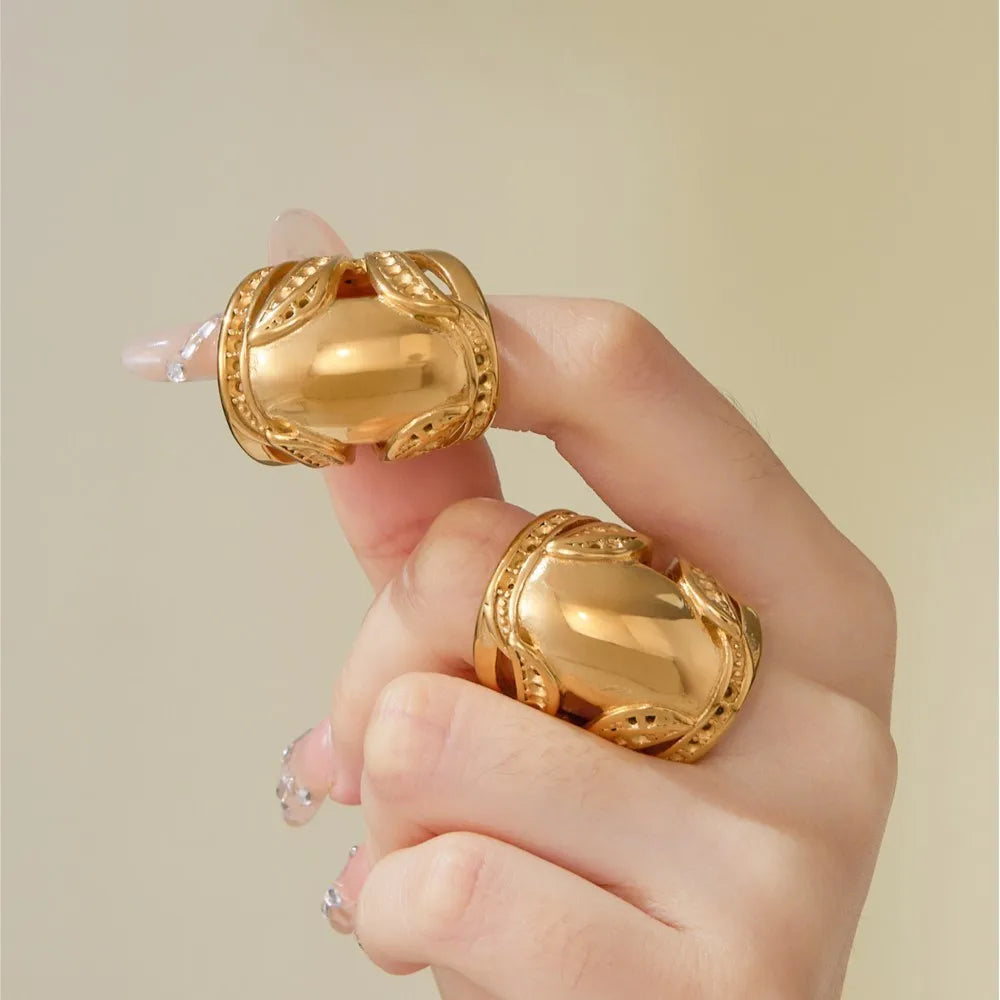 Lucia Gole – Vintage Bold Gold Statement Ring