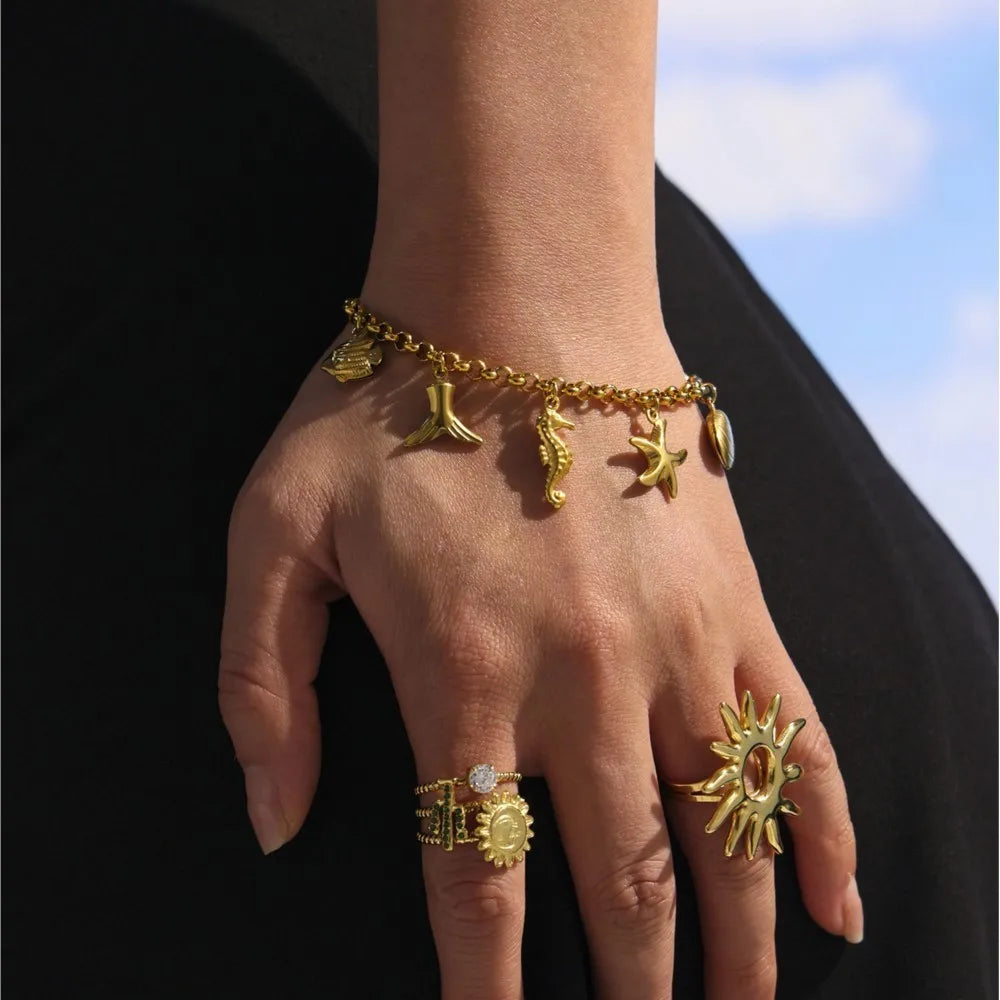 Lucia Gole - Shell bracelets