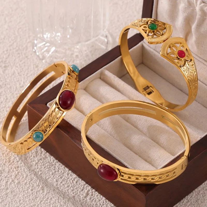 Lucia Gole – Vintage Hollow Stainless Steel Bangle