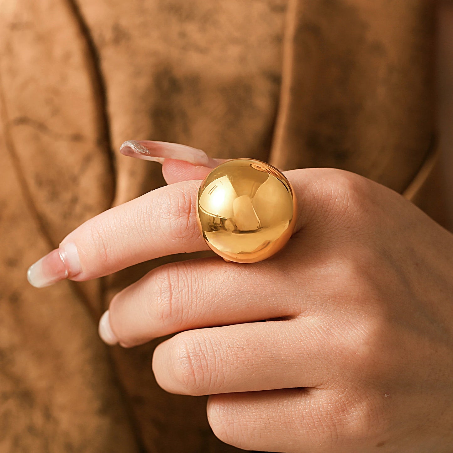 Lucia Gole - Striking Chunky Rings