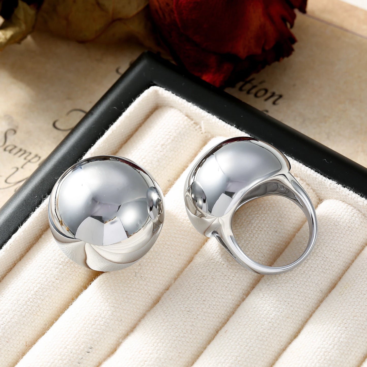 Lucia Gole - Striking Chunky Rings