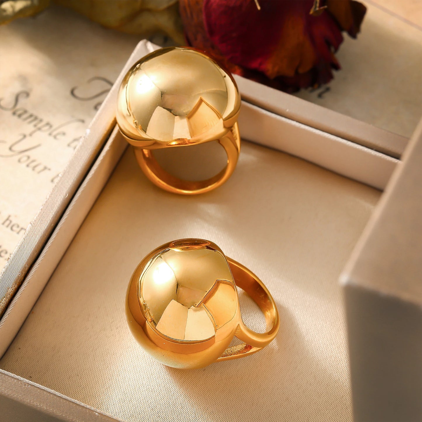 Lucia Gole - Striking Chunky Rings