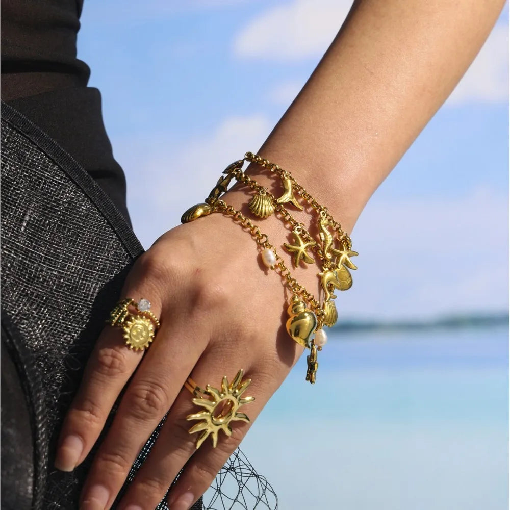 Lucia Gole - Shell bracelets