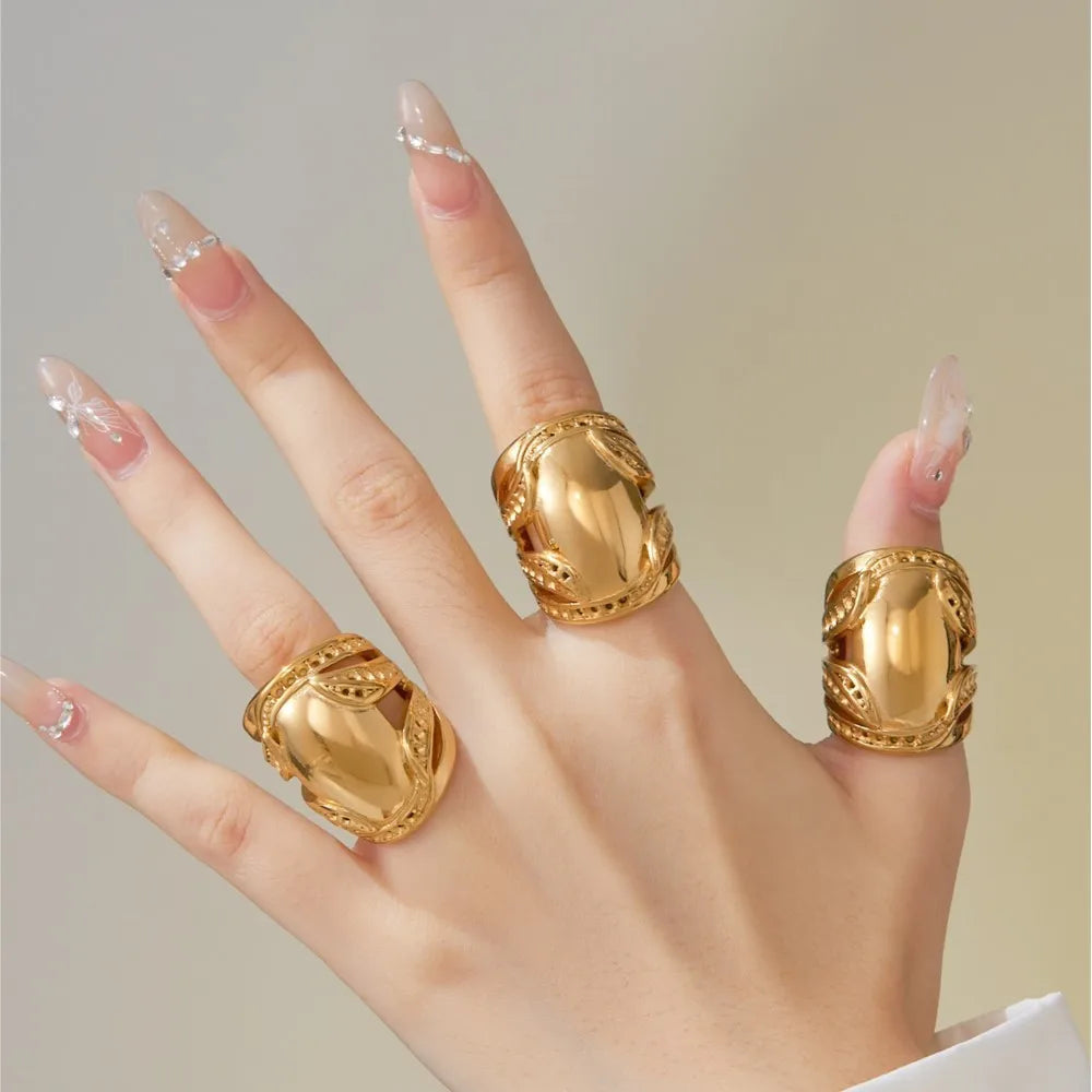 Lucia Gole – Vintage Bold Gold Statement Ring